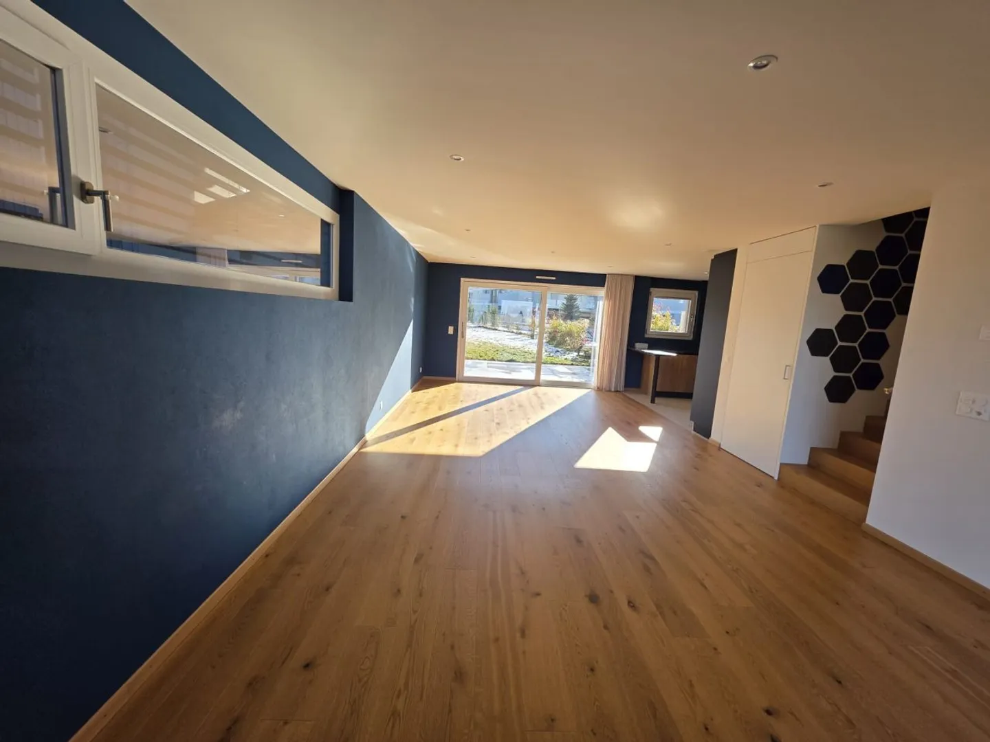 For rent - Magnificent Minergie 5.5 room triplex with large private garden in Épalinges - Photo 2 of 13