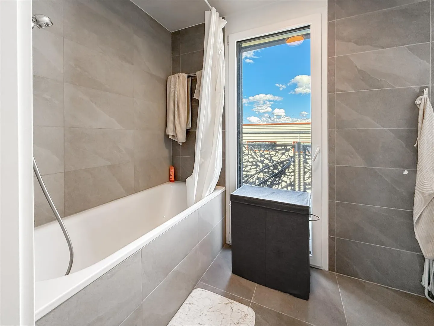 New: magnificent penthouse apartment. - Photo 4 of 9