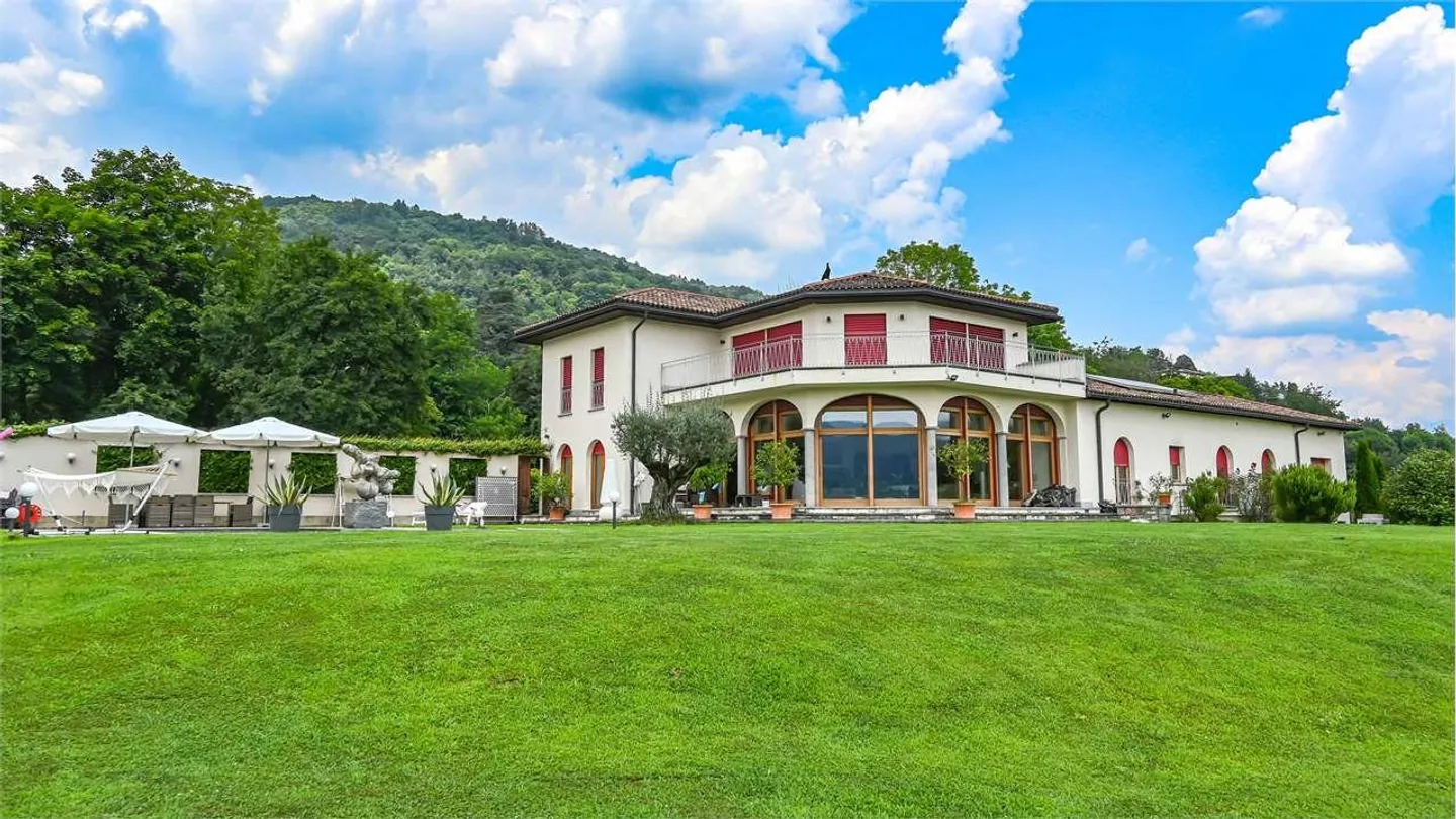 PRESTIGIOSA VILLA CON VISTA LAGO - Foto 6 di 13