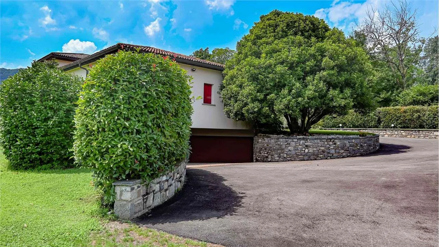 PRESTIGIOSA VILLA CON VISTA LAGO - Foto 7 di 13