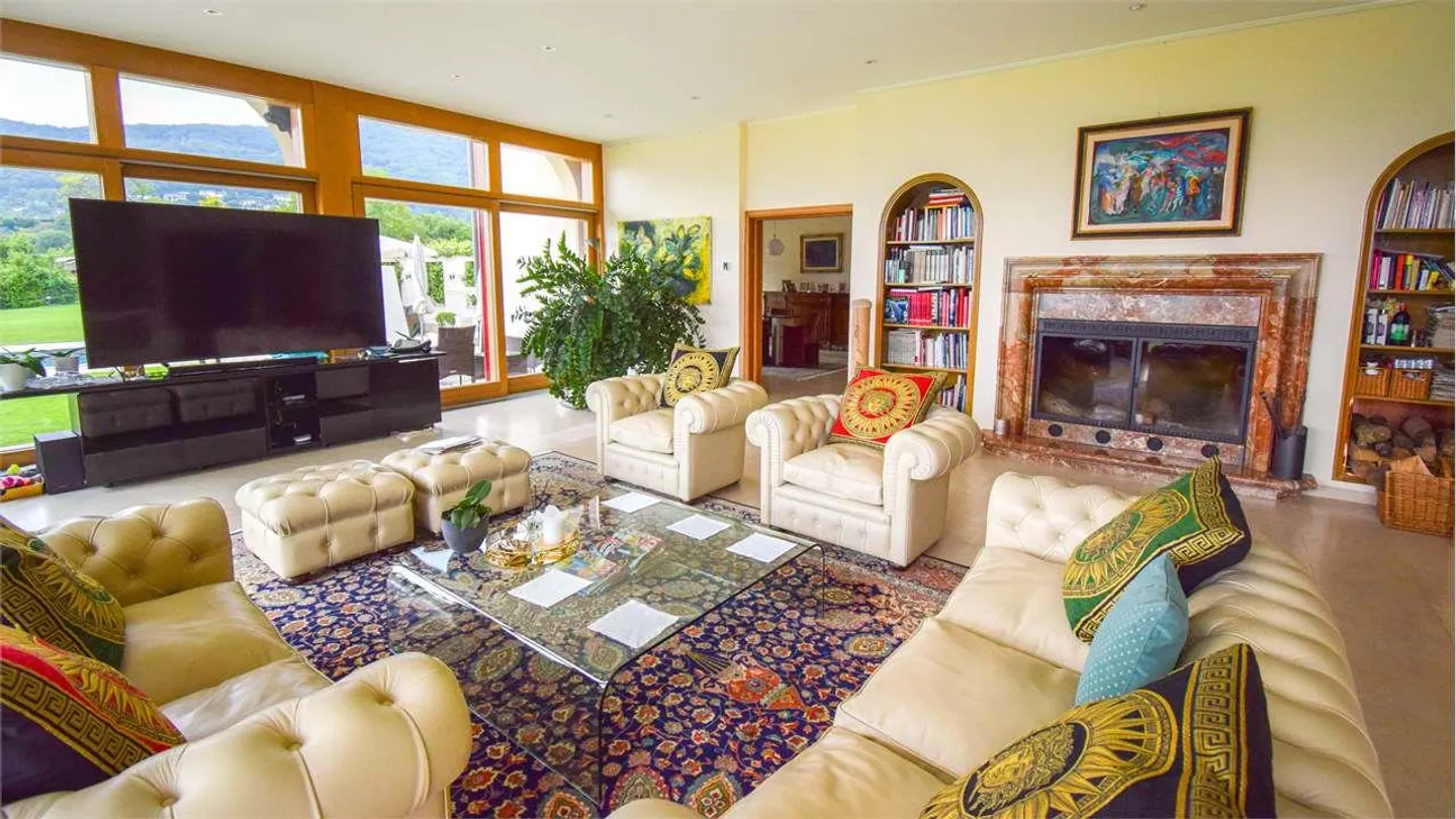 PRESTIGIOSA VILLA CON VISTA LAGO - Foto 8 di 13