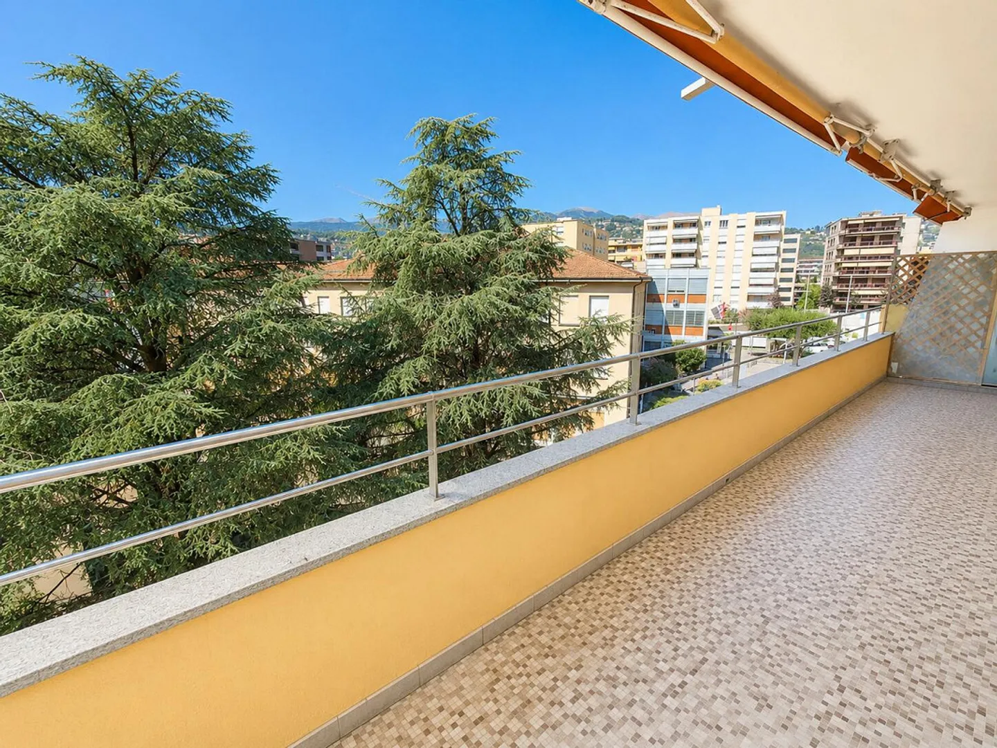 SPACIEUX 3.5 PIÈCES AVEC GRANDE TERRASSE AU CENTRE DE VIGANELLO - Photo 3 sur 10