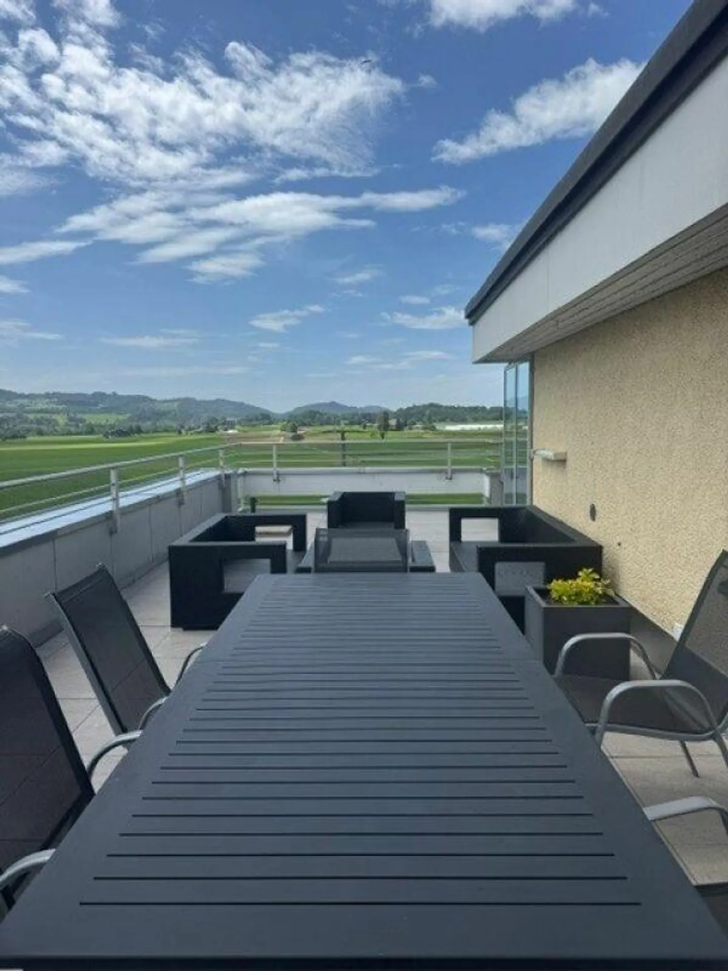 Charmant Appartement Attique à Gossau - Photo 2 sur 11