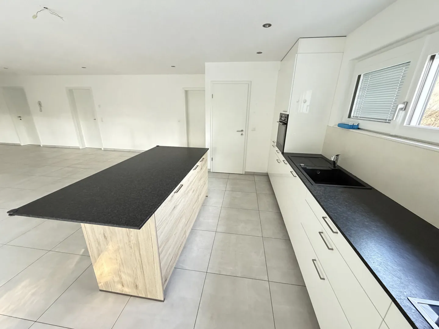 Appartement moderne avec terrasse - Photo 4 sur 11