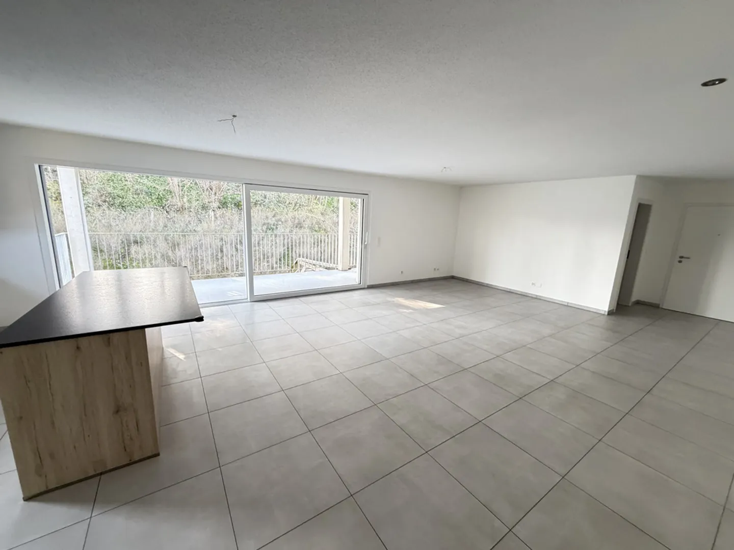 Appartement moderne avec terrasse - Photo 5 sur 11