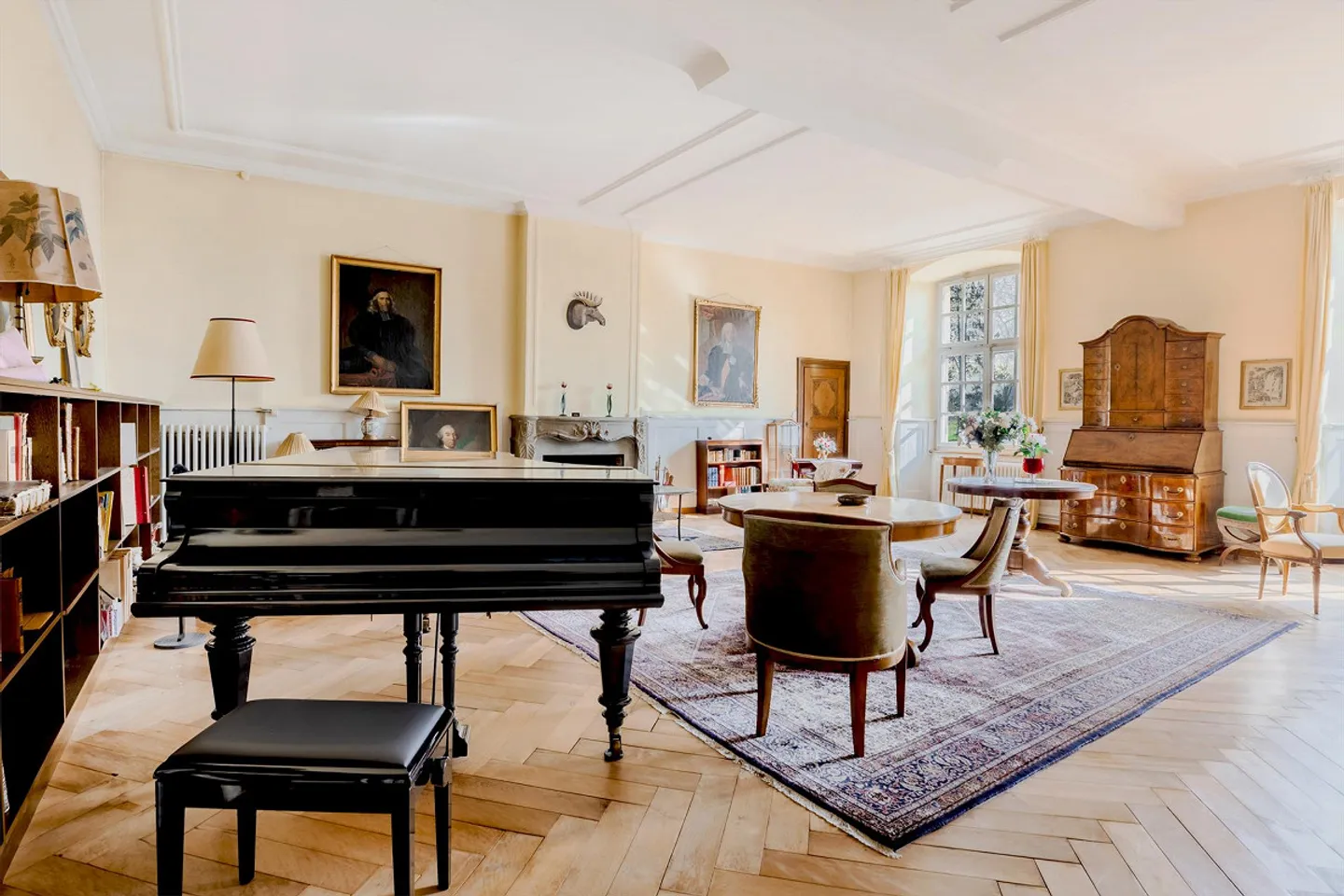 Casa d'angolo storica con giardino - Foto 1 di 11