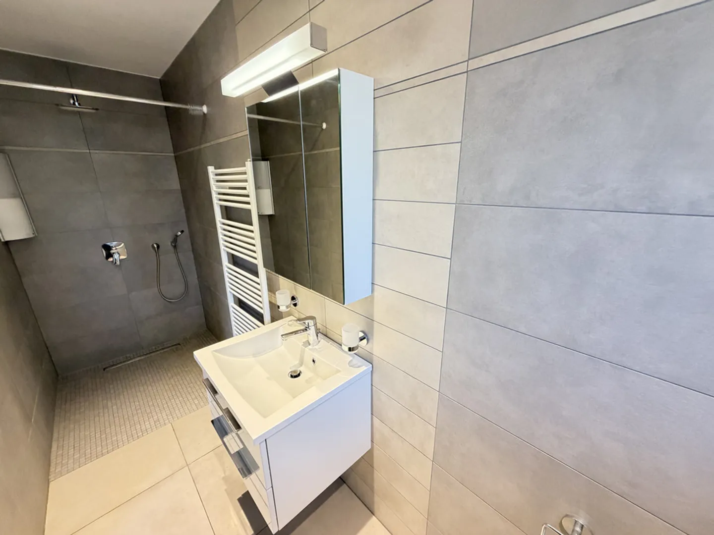 Appartement moderne avec terrasse - Photo 8 sur 11