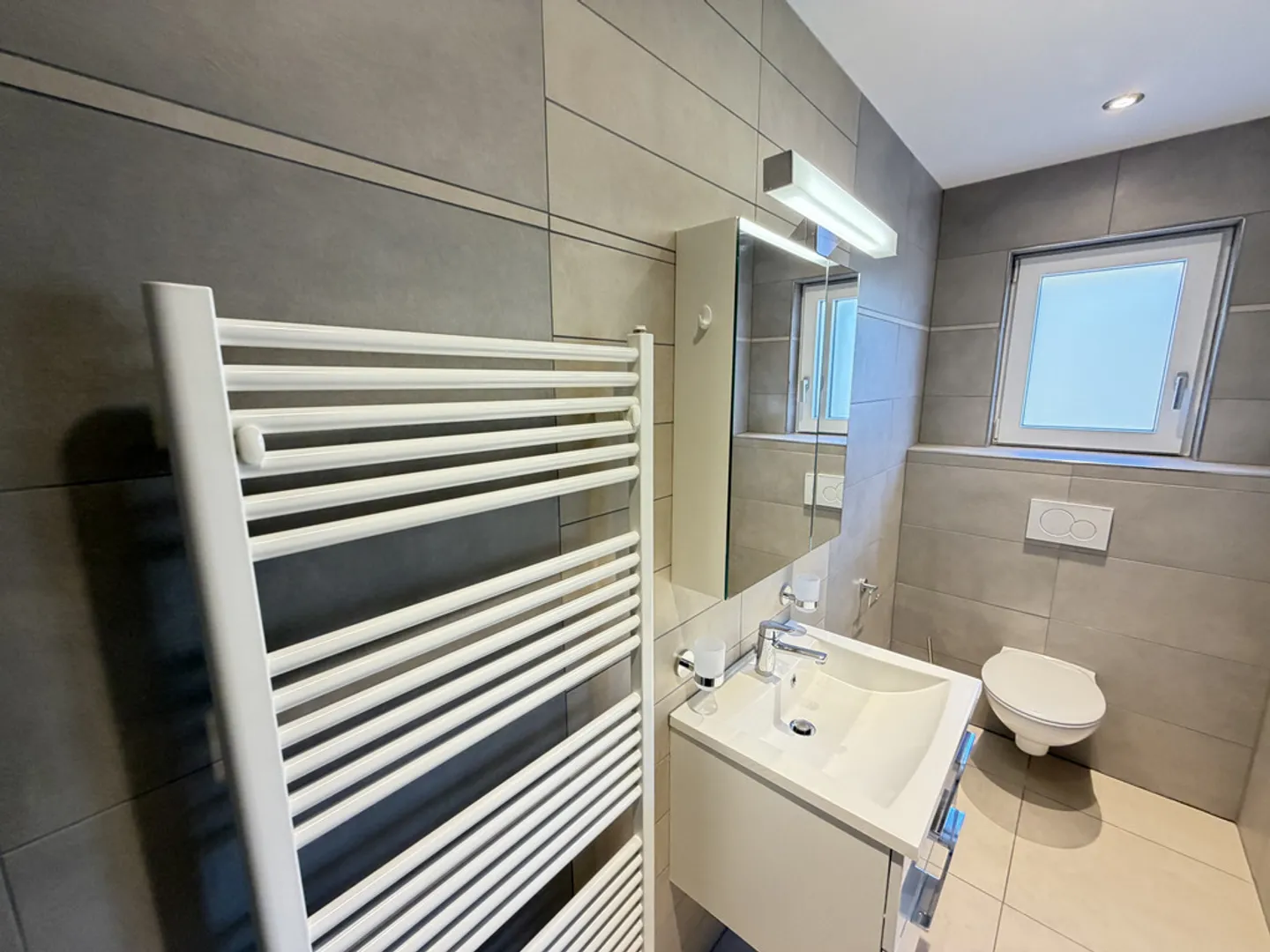 Appartement moderne avec terrasse - Photo 9 sur 11