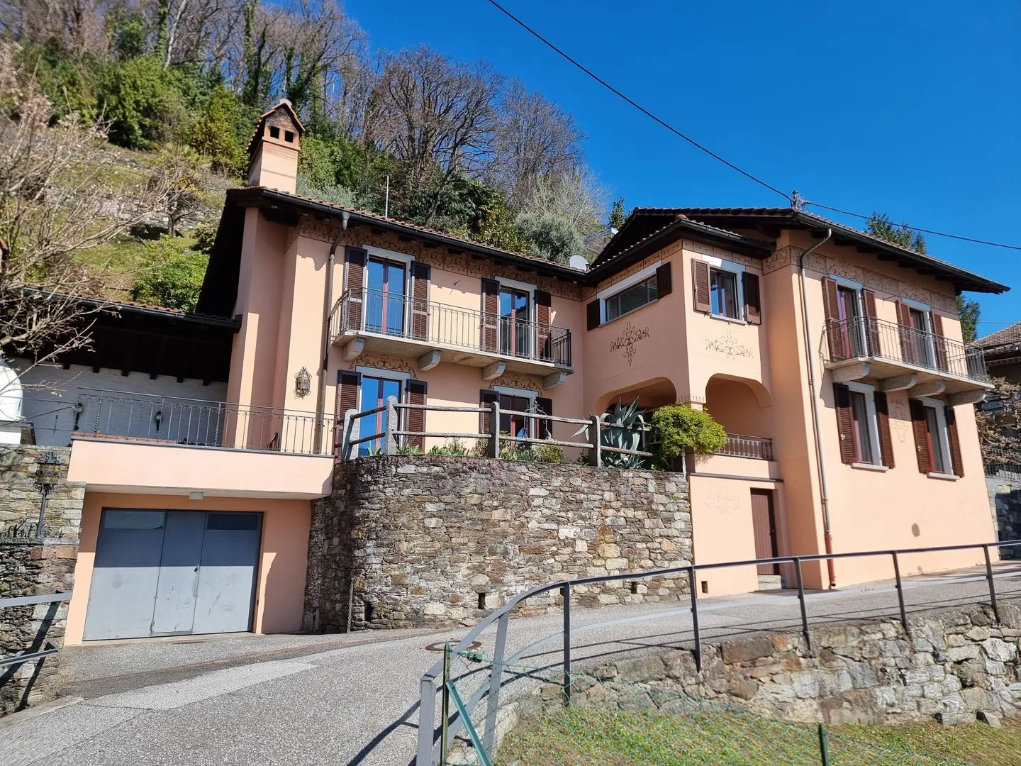 Villa intemporelle avec vue sur le lac - Photo 1 sur 13