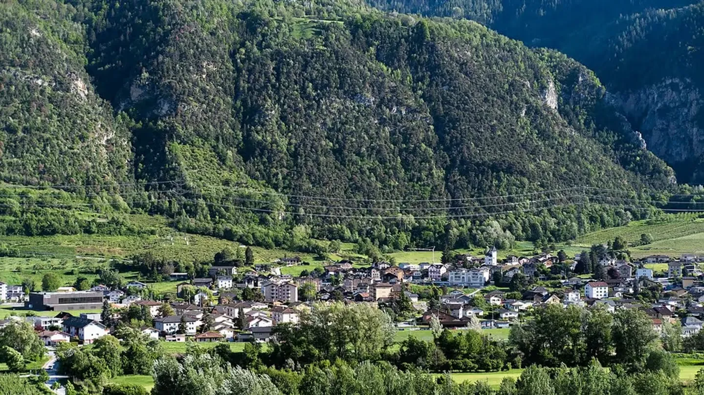 Seltene, sehr große handwerkliche/industrielle Parzelle in Grône/VS ausgestattet - Foto 1 von 1