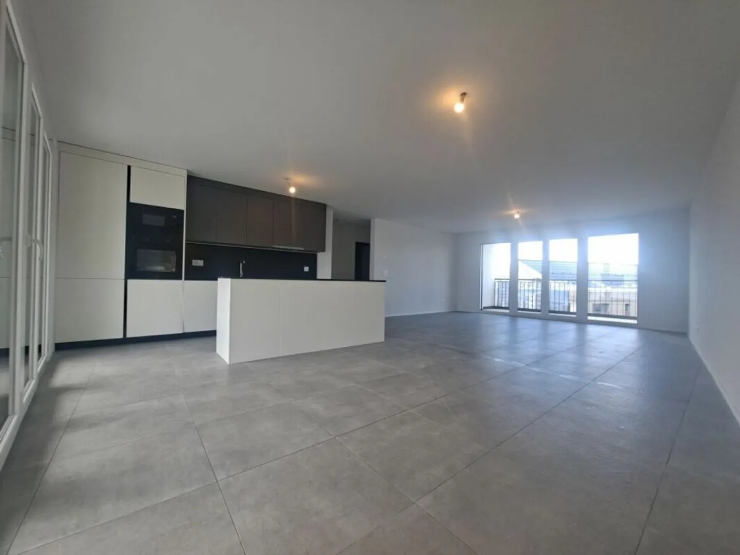 Apartment for rent - Photo 2 of 9