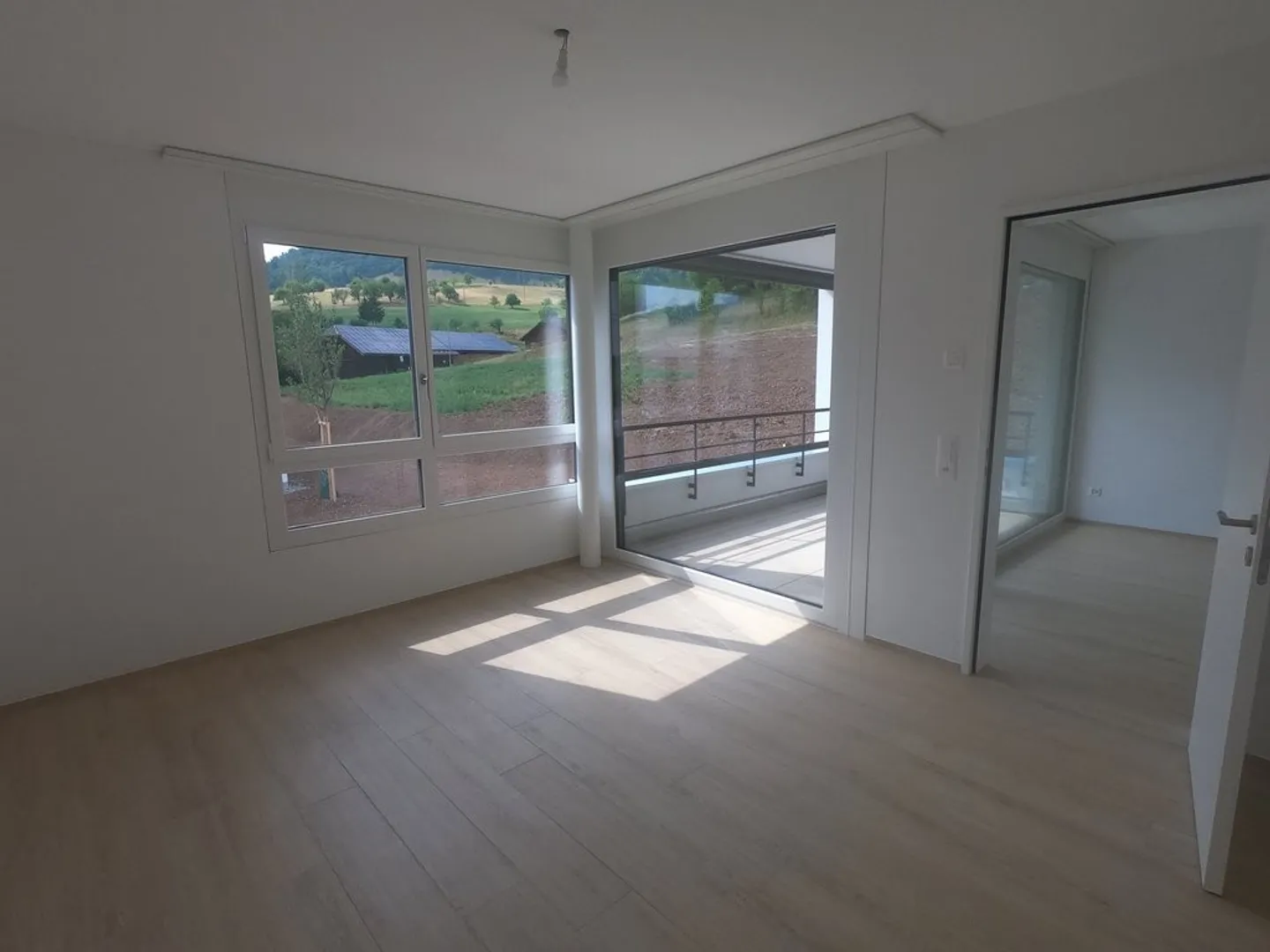 Moderno appartamento di 3.5 locali con vista sulla campagna - Foto 2 di 7