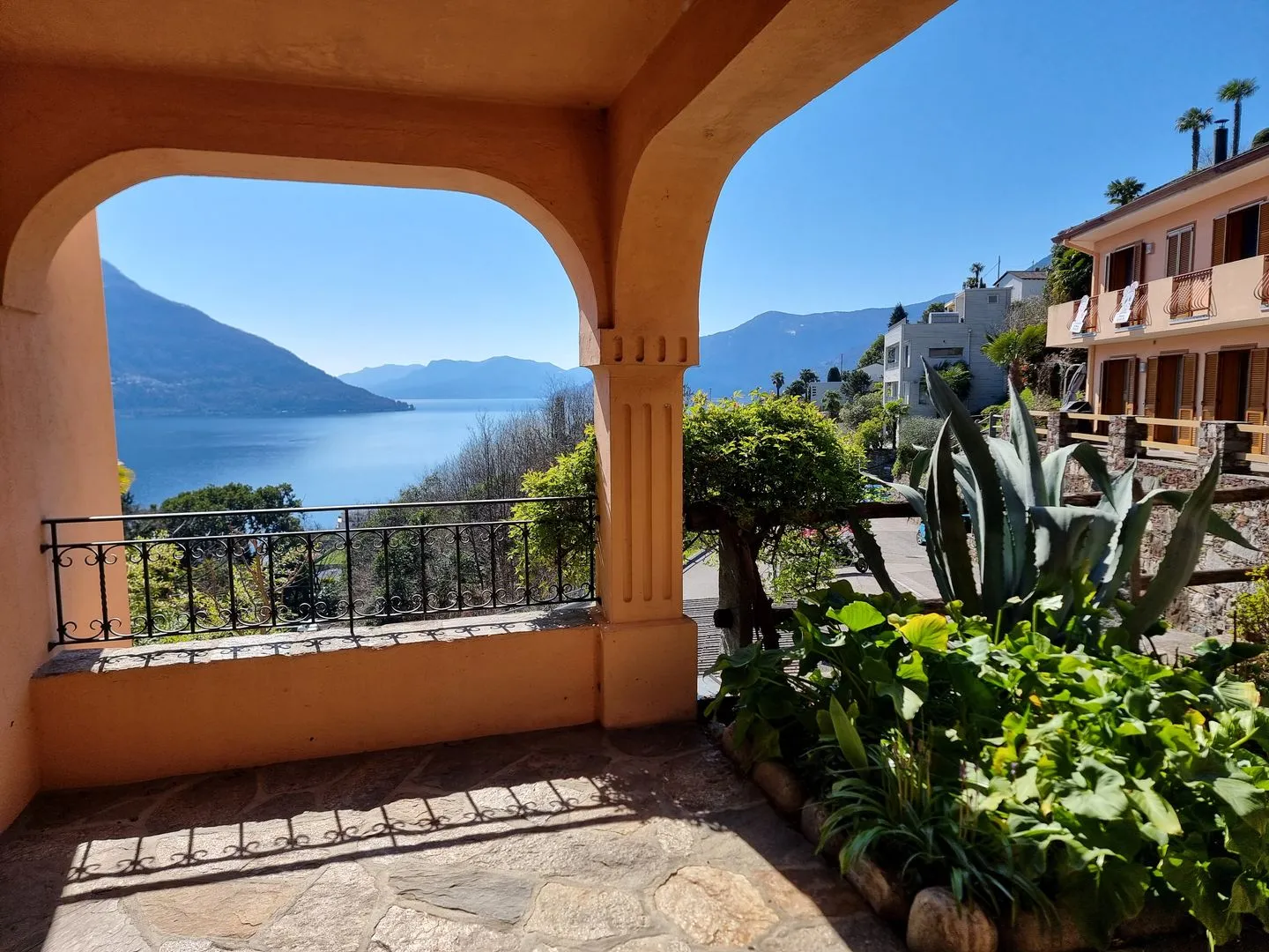 Villa intemporelle avec vue sur le lac - Photo 8 sur 13