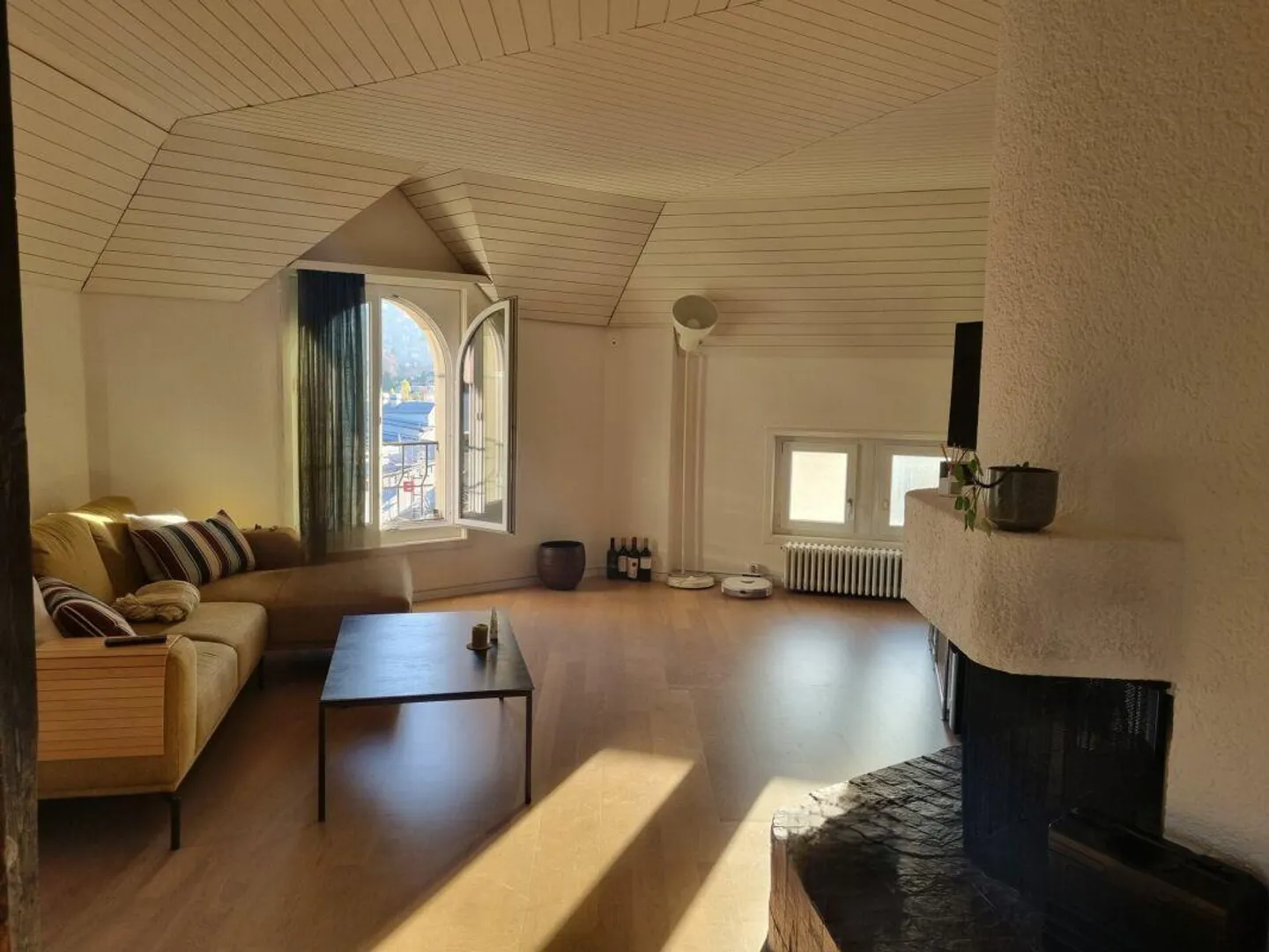 Appartement spacieux et lumineux en ville - Photo 1 sur 10