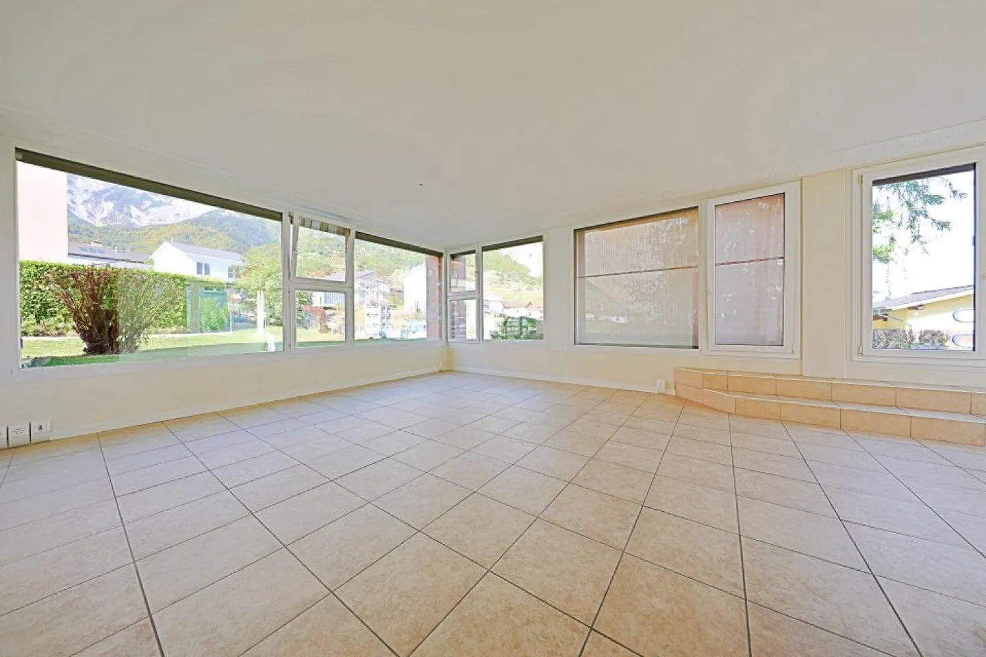 Appartement 4.5 pièces au rez-de-chaussée - Photo 1 sur 6