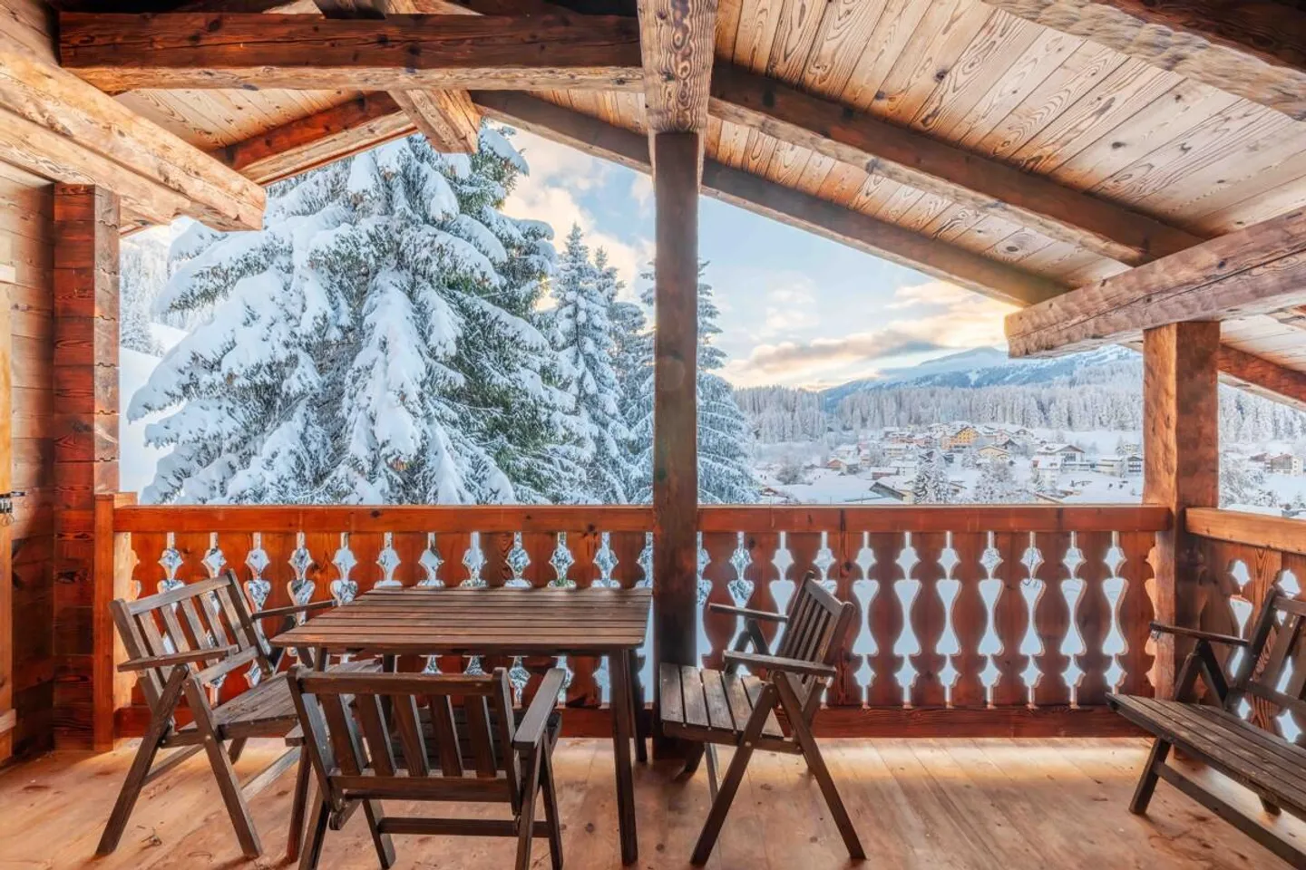 Parpan: Stylish Maissen House at the Edge of the Forest with Direct Access to the Slopes - Photo 1 of 4