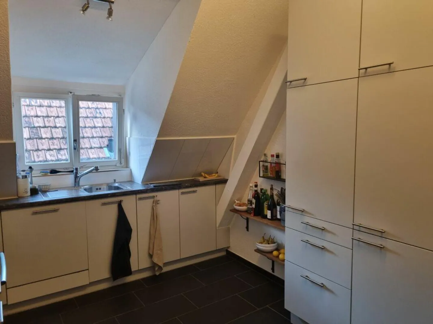 Appartement spacieux et lumineux en ville - Photo 4 sur 10