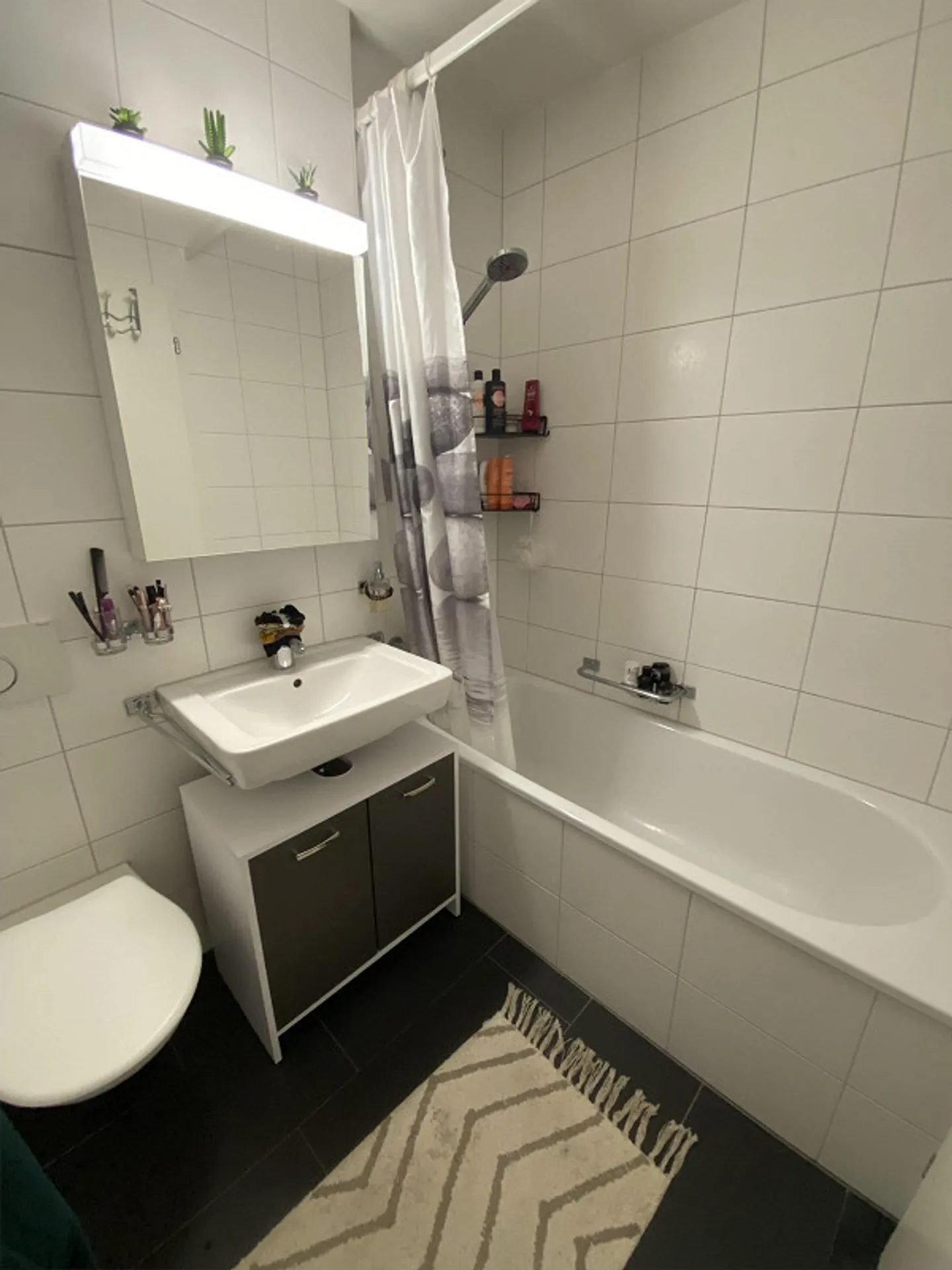 SOUS-LOCATION : Appartement 2 pièces dans la vieille ville de Chur - Photo 2 sur 4