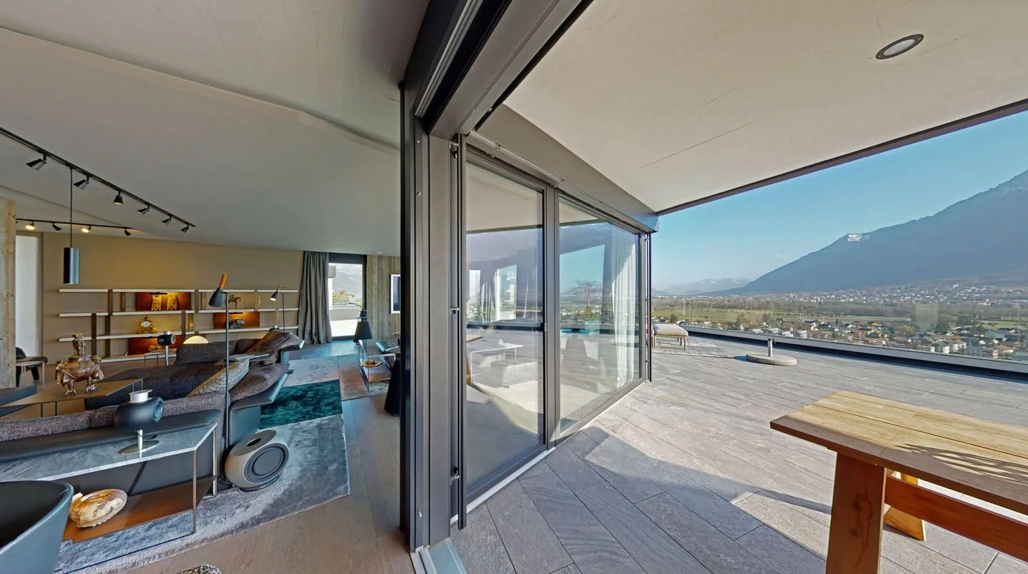 Penthouse of Superlatives with Home Office, two Studio Apartments and Private Garage - Photo 12 of 20