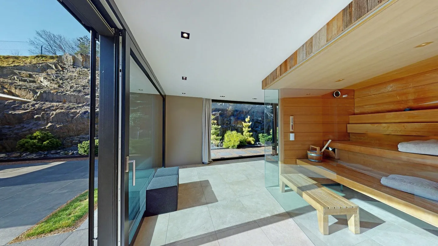 Penthouse of Superlatives with Home Office, two Studio Apartments and Private Garage - Photo 16 of 20