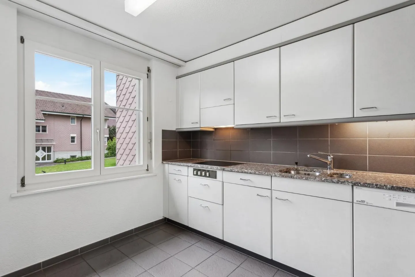 Wohnung in Boll mit neuem Parkett - Foto 3 von 5