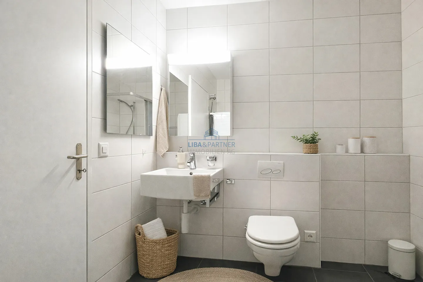 Stylish living with light, space, and comfort - Photo 9 of 12