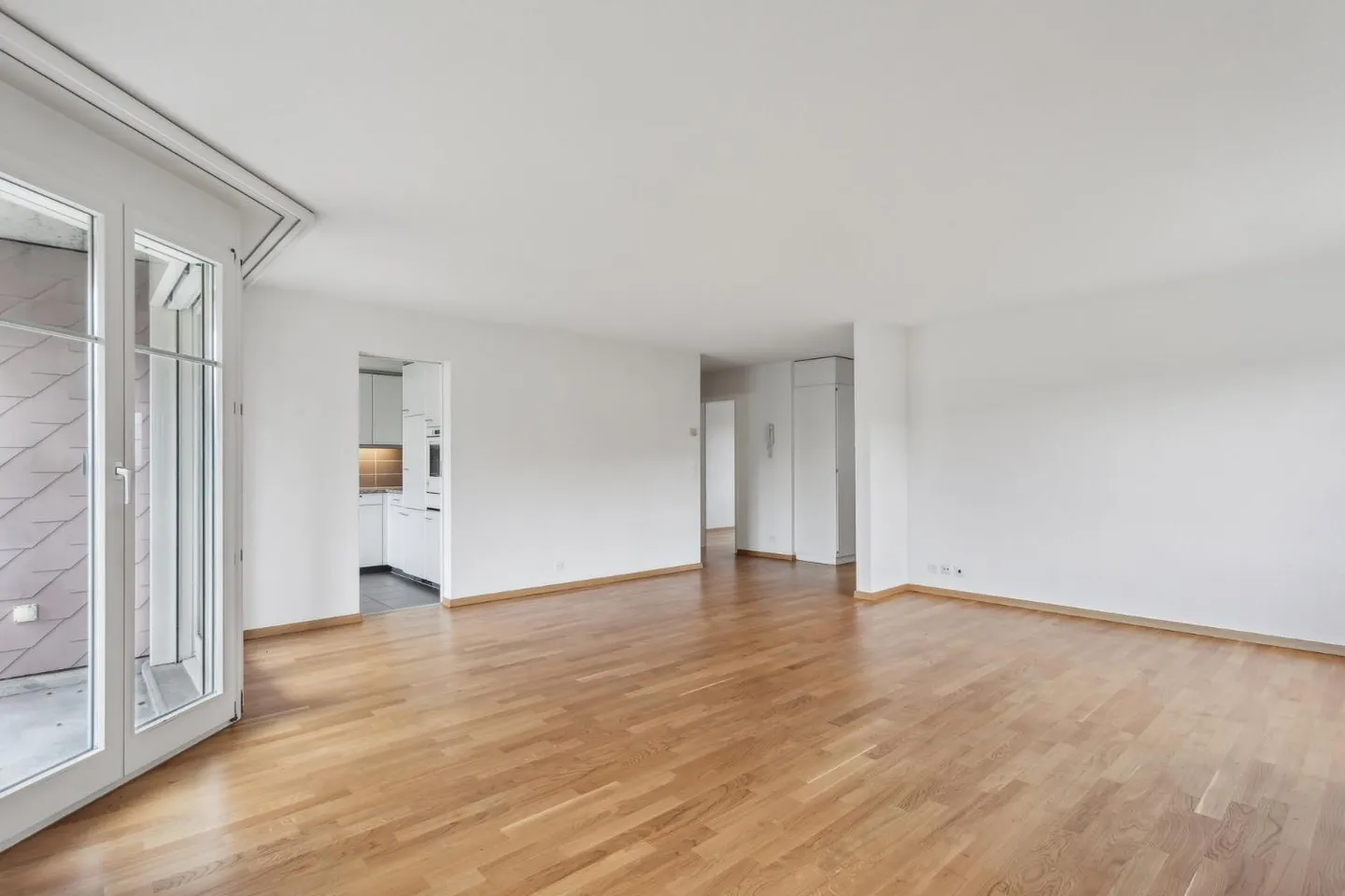 Wohnung in Boll mit neuem Parkett - Foto 2 von 5