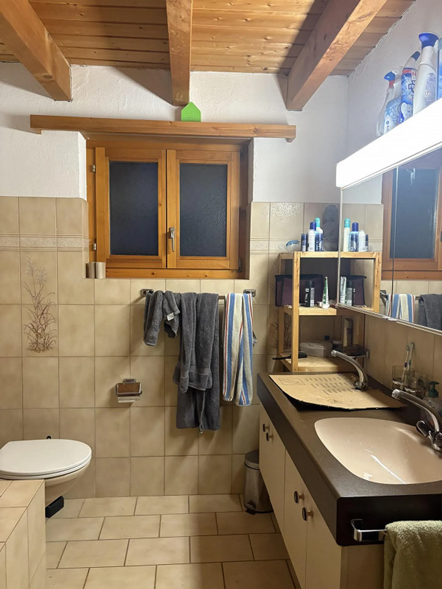 Room in shared apartment - Photo 1 of 3