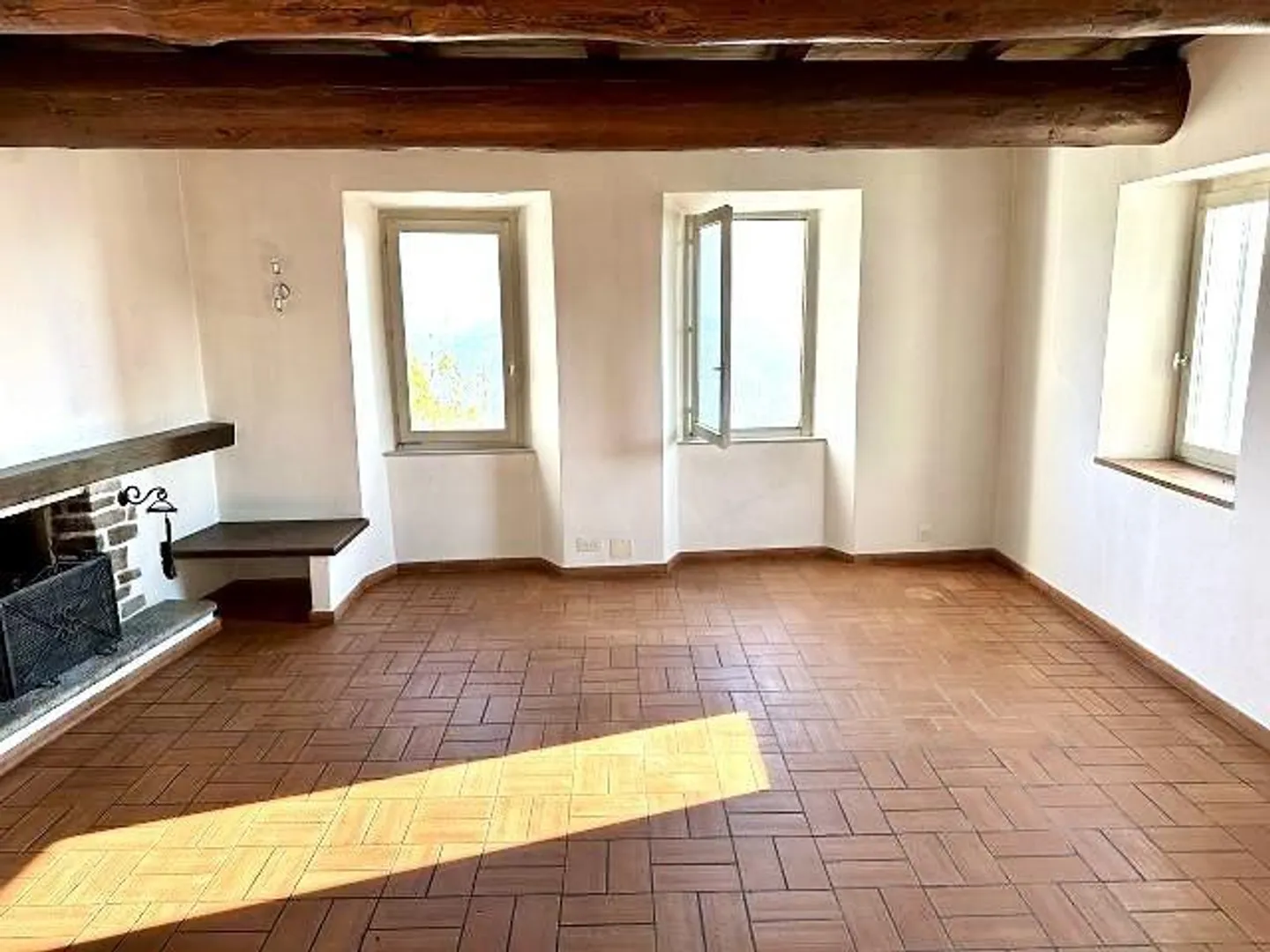 Casa bifamiliare, molto centrale, soleggiata, tranquilla con bella vista - Foto 3 di 50