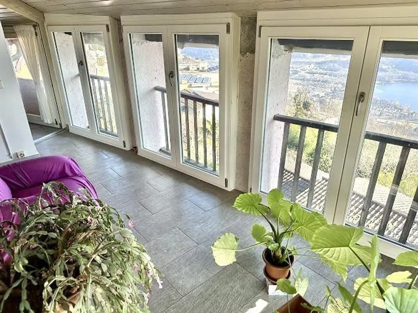 Casa bifamiliare, molto centrale, soleggiata, tranquilla con bella vista - Foto 15 di 50