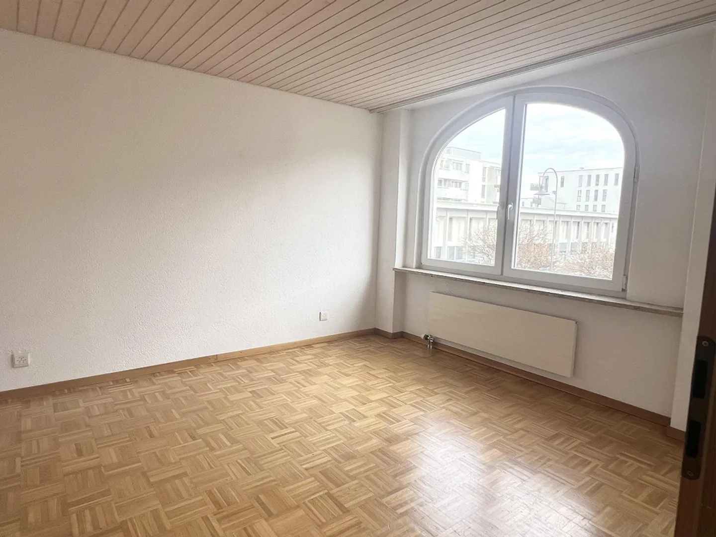 APPARTEMENT LUMINEUX AVEC GRAND BALCON, VUE LOIN ET DANS UN EMPLACEMENT DE PREMIÈRE CLASSE - Photo 2 sur 6