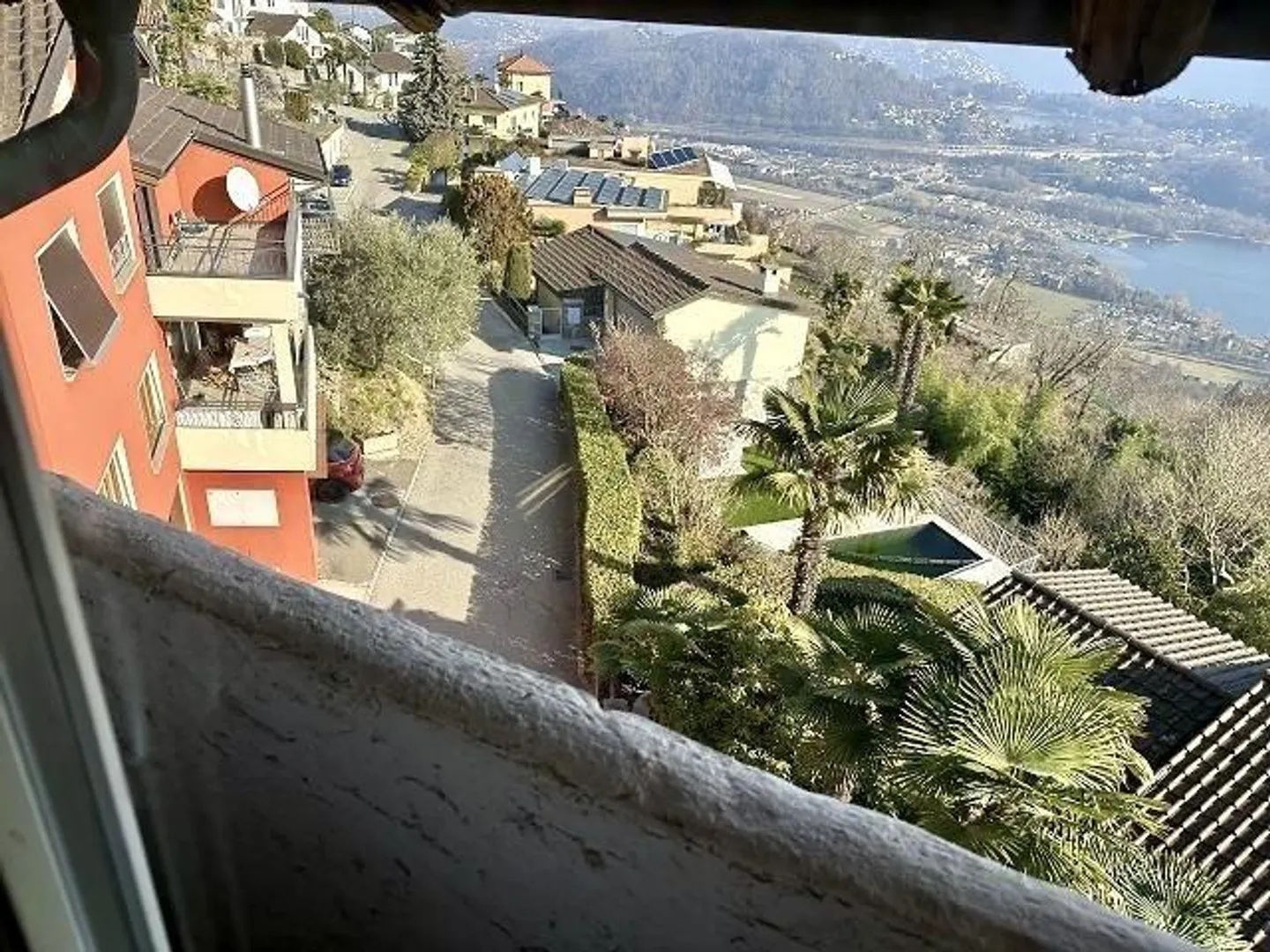Casa bifamiliare, molto centrale, soleggiata, tranquilla con bella vista - Foto 43 di 50