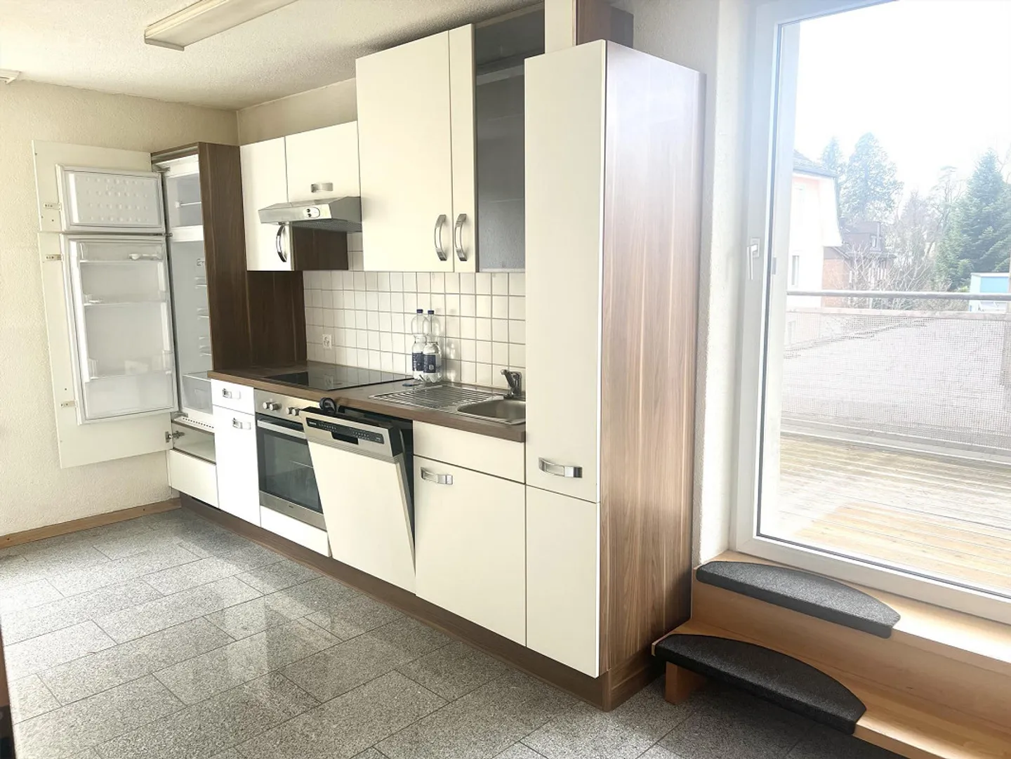 APPARTEMENT LUMINEUX AVEC GRAND BALCON, VUE LOIN ET DANS UN EMPLACEMENT DE PREMIÈRE CLASSE - Photo 4 sur 6