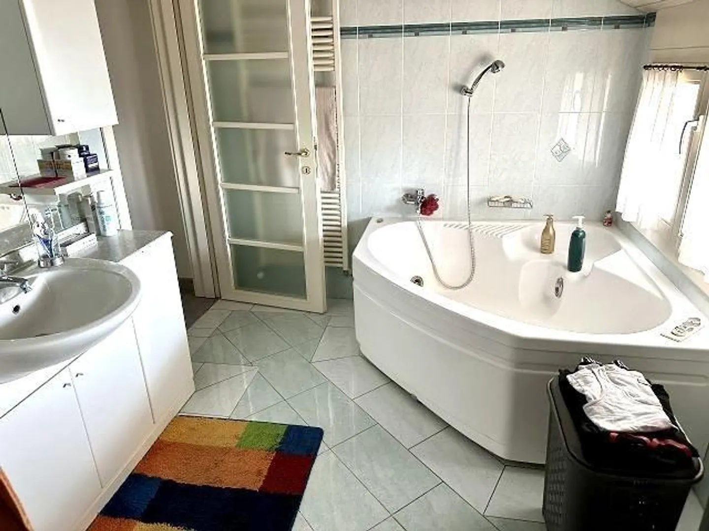 Casa bifamiliare, molto centrale, soleggiata, tranquilla con bella vista - Foto 26 di 50