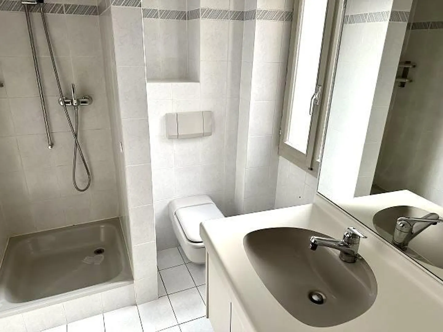 Casa bifamiliare, molto centrale, soleggiata, tranquilla con bella vista - Foto 29 di 50