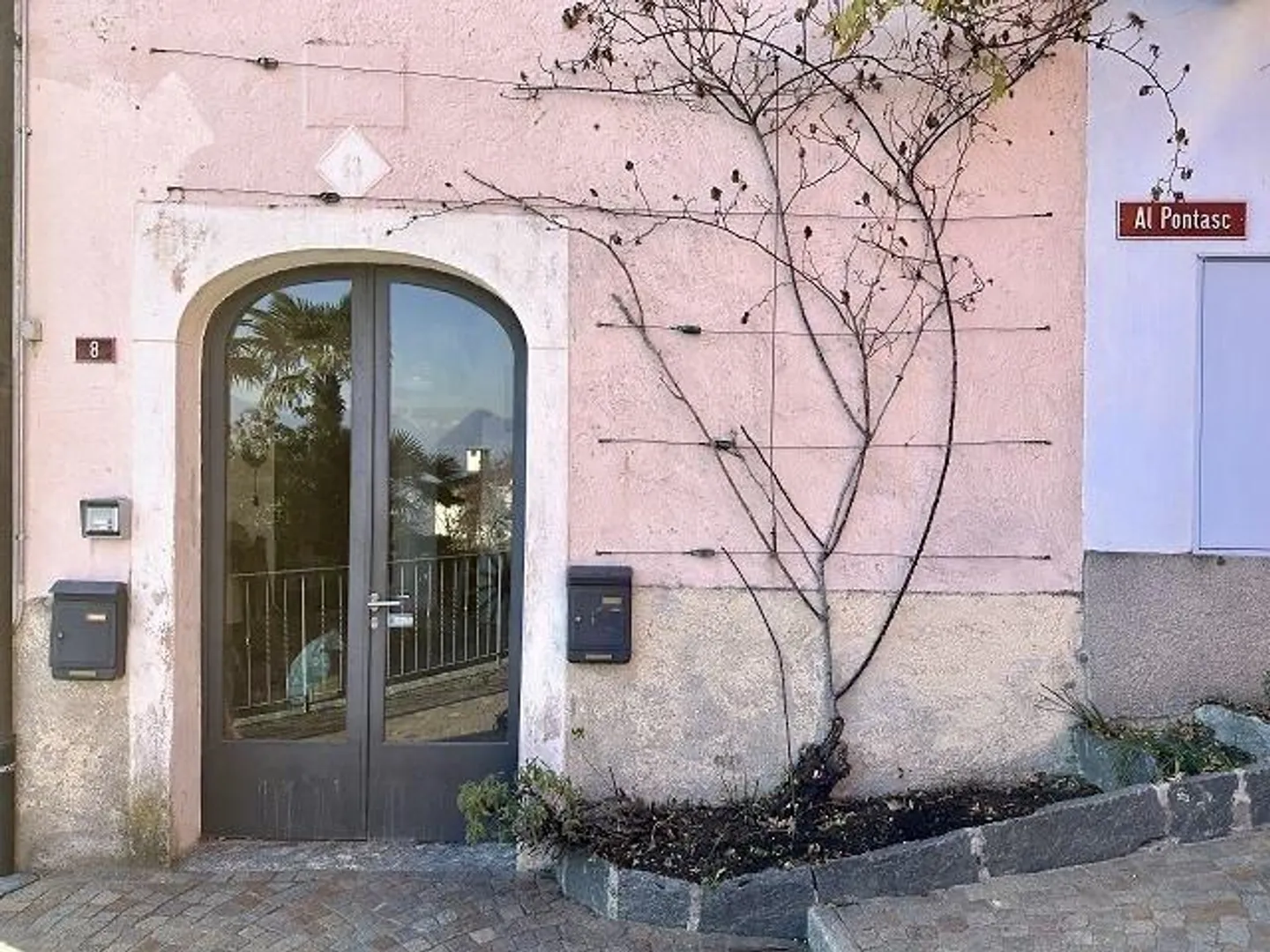 Casa bifamiliare, molto centrale, soleggiata, tranquilla con bella vista - Foto 30 di 50