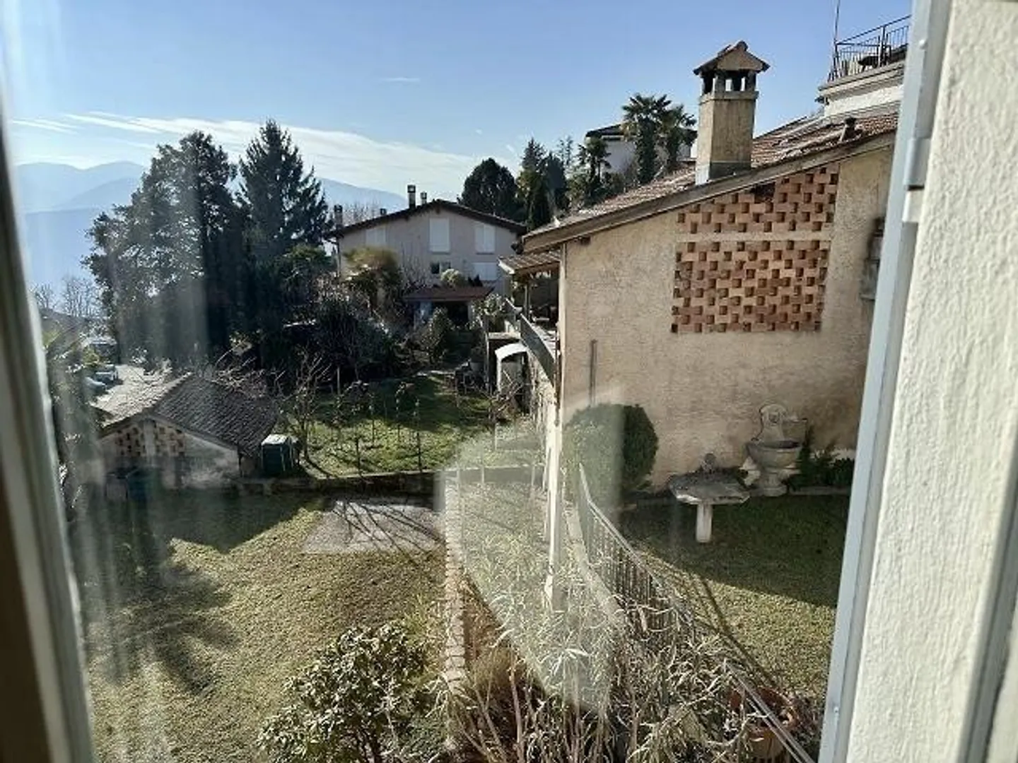 Casa bifamiliare, molto centrale, soleggiata, tranquilla con bella vista - Foto 45 di 50