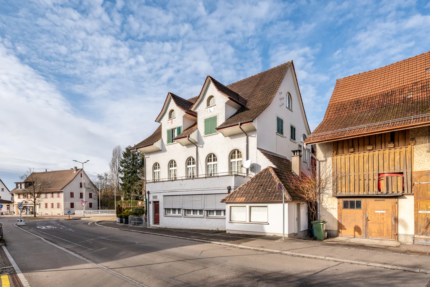 Auberge historique avec un potentiel de développement résidentiel passionnant au centre de Bachenbülach - Photo 3 sur 12