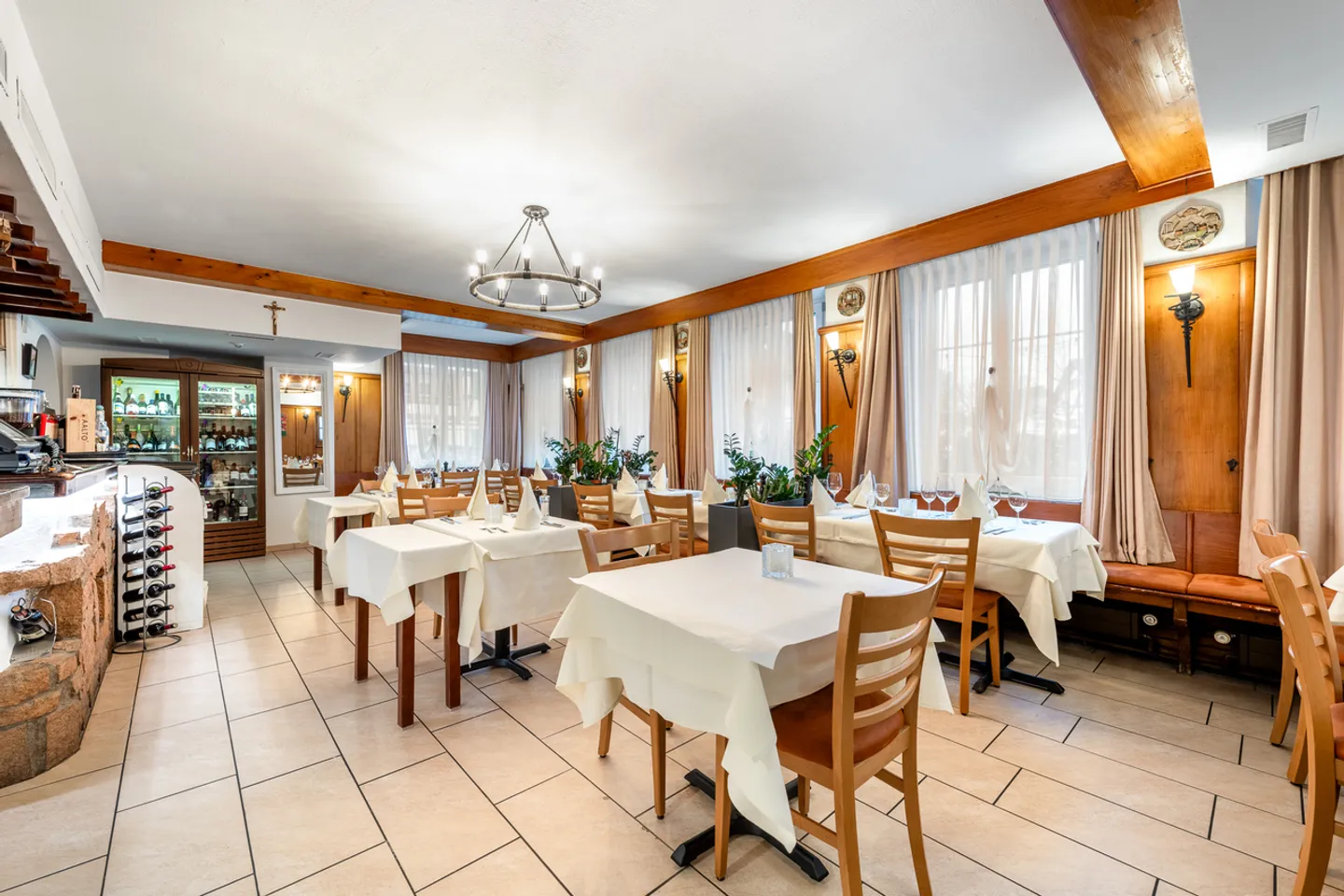 Auberge historique avec un potentiel de développement résidentiel passionnant au centre de Bachenbülach - Photo 4 sur 12