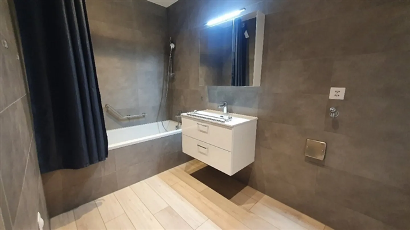 «Hochstehende Wohnung, 4.5 Zimmer mit Terrasse» - Foto 9 von 10