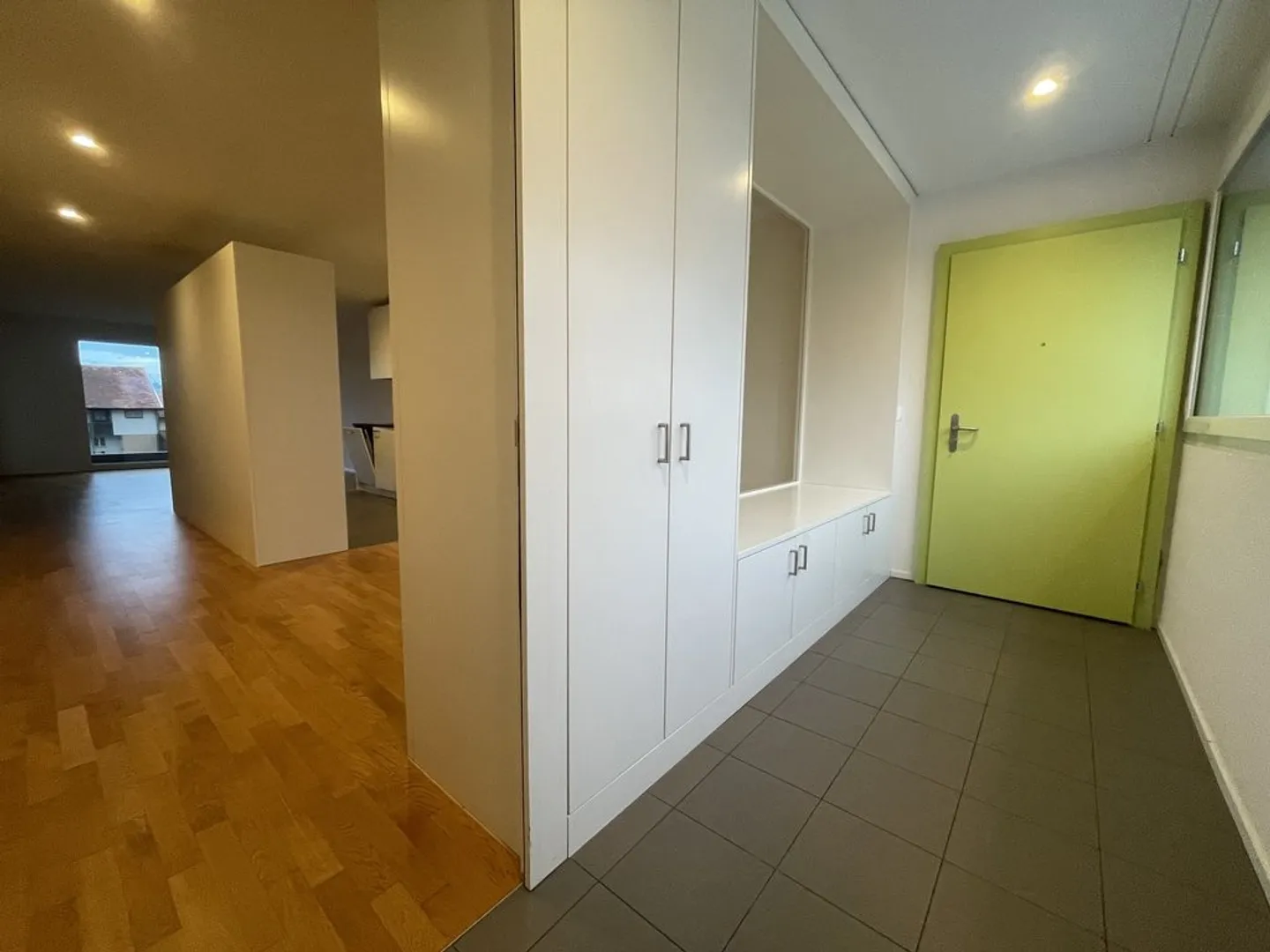 Spacieux appartement moderne de 4,5 pièces - Photo 2 sur 12