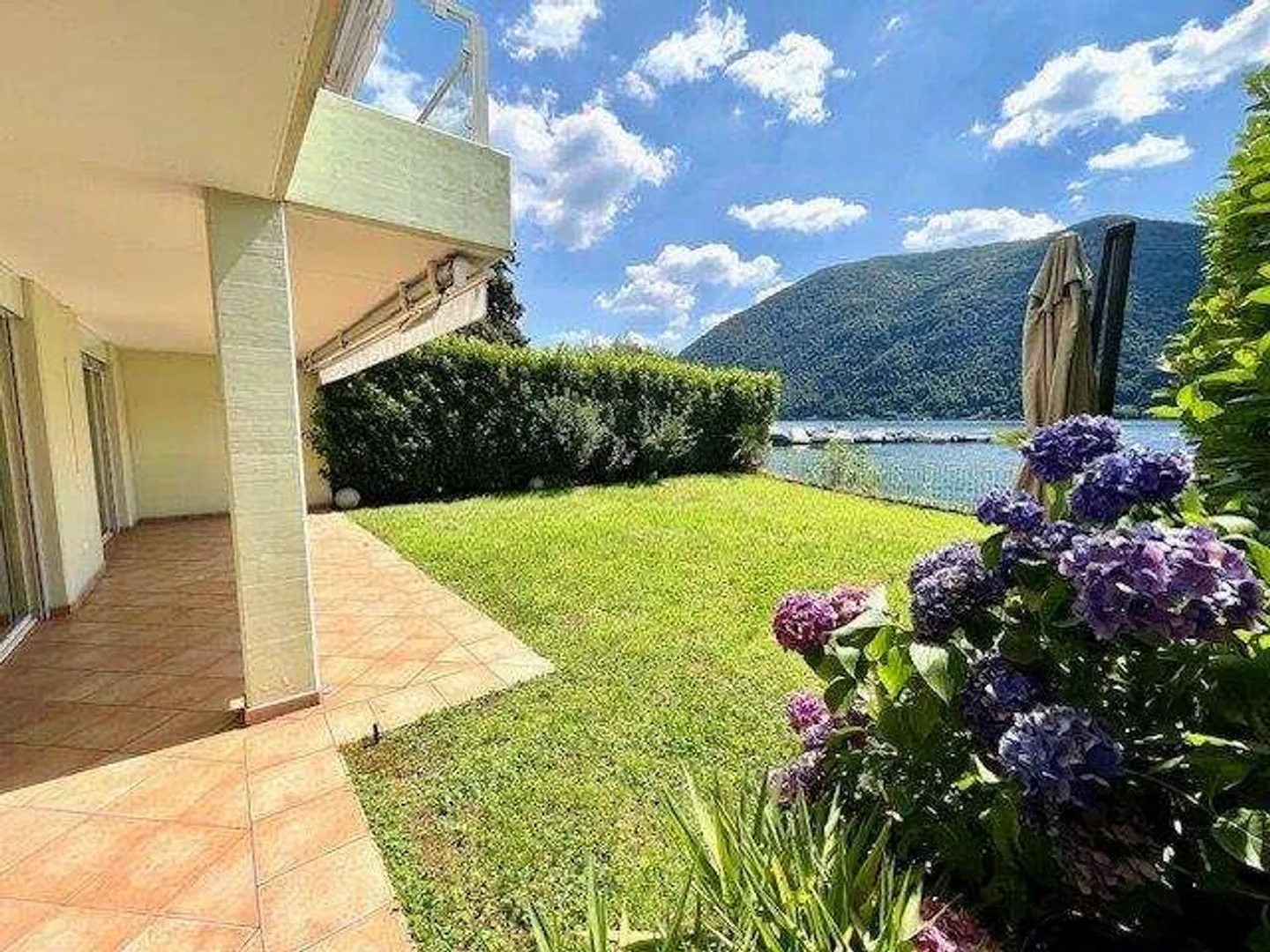 VILLA A LAGO CON ATTRACCO BARCA, CASA VACANZA - Foto 4 di 12