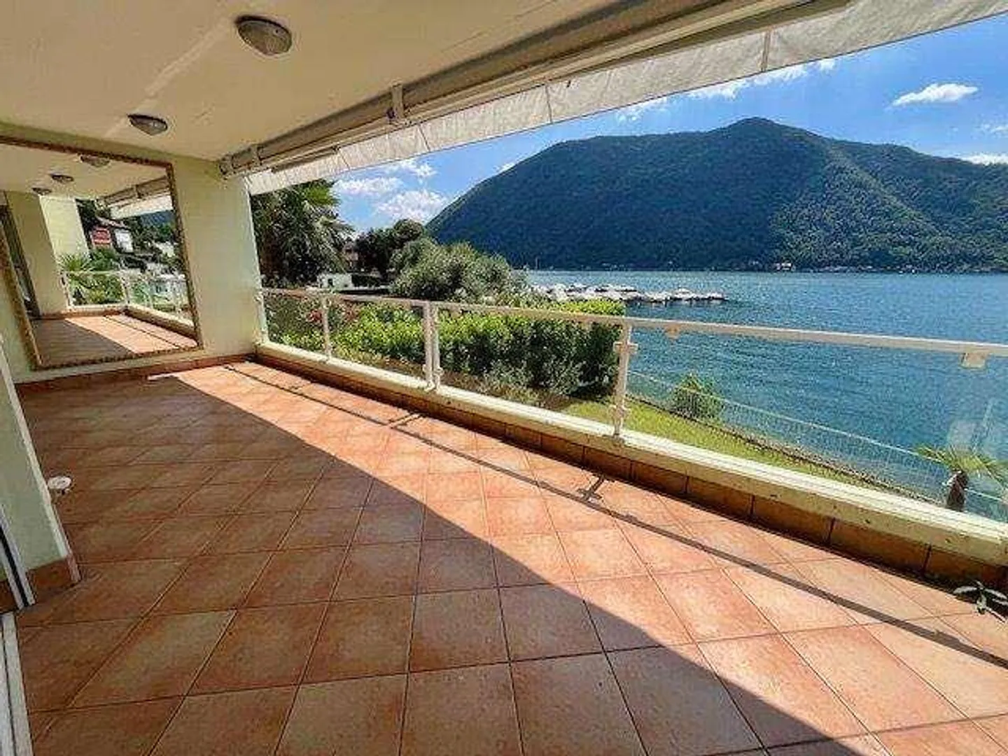 VILLA A LAGO CON ATTRACCO BARCA, CASA VACANZA - Foto 5 di 12