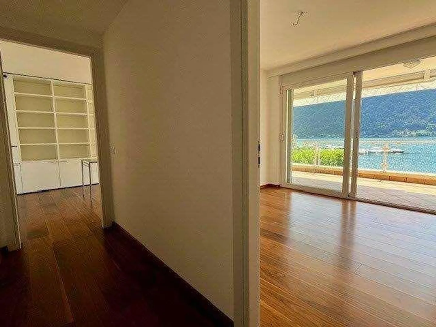 VILLA A LAGO CON ATTRACCO BARCA, CASA VACANZA - Foto 6 di 12