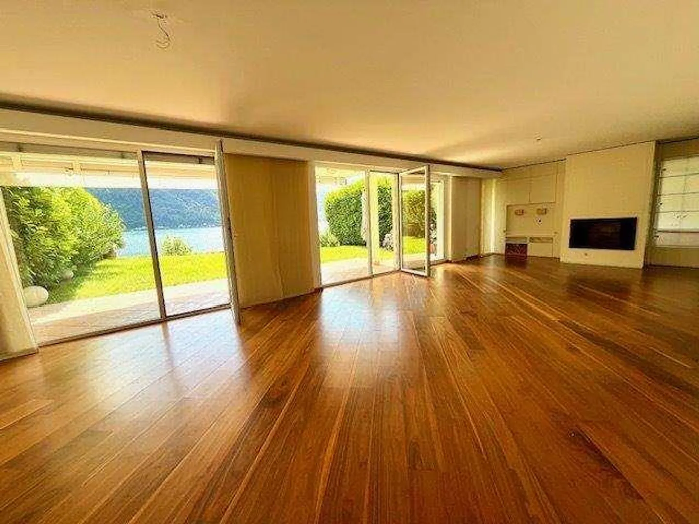 VILLA A LAGO CON ATTRACCO BARCA, CASA VACANZA - Foto 7 di 12