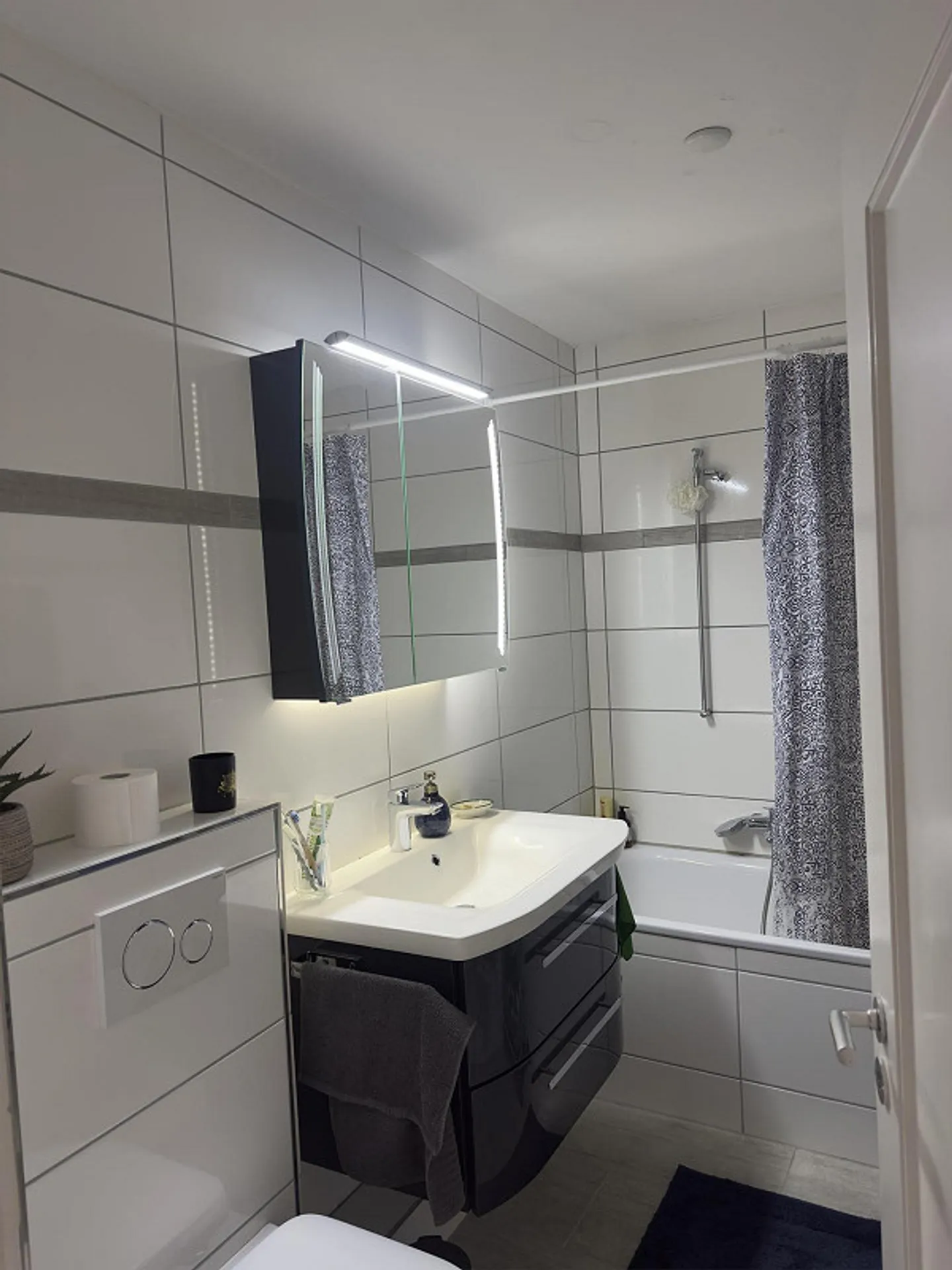 WG Room Ostring - Photo 4 of 4