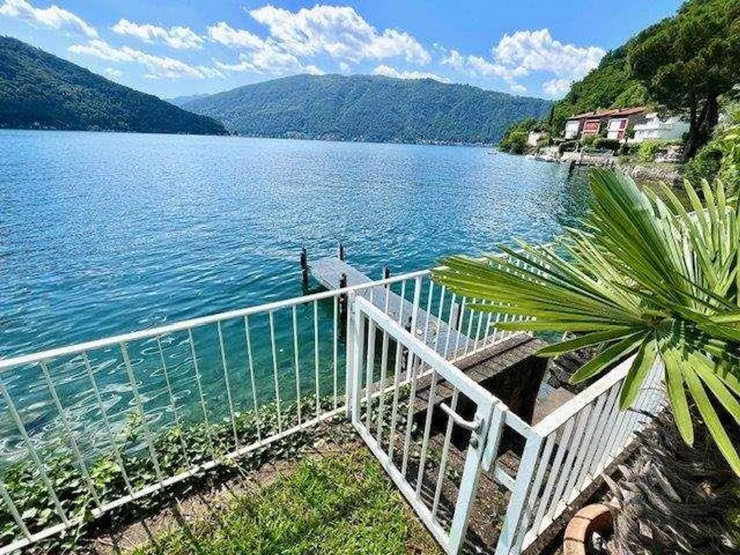 VILLA A LAGO CON ATTRACCO BARCA, CASA VACANZA - Foto 12 di 12