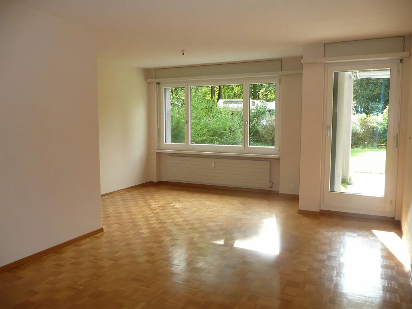 Modern 3.5-Room Apartment - Photo 2 of 7