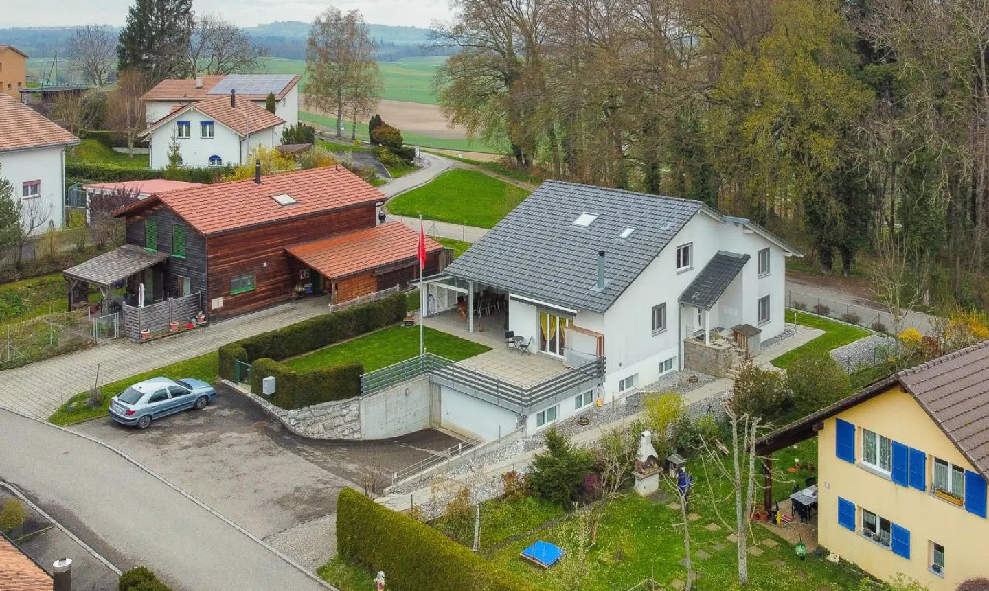 Corjolens: large 6.5-room villa with independent 2.5-room - Photo 2 of 13