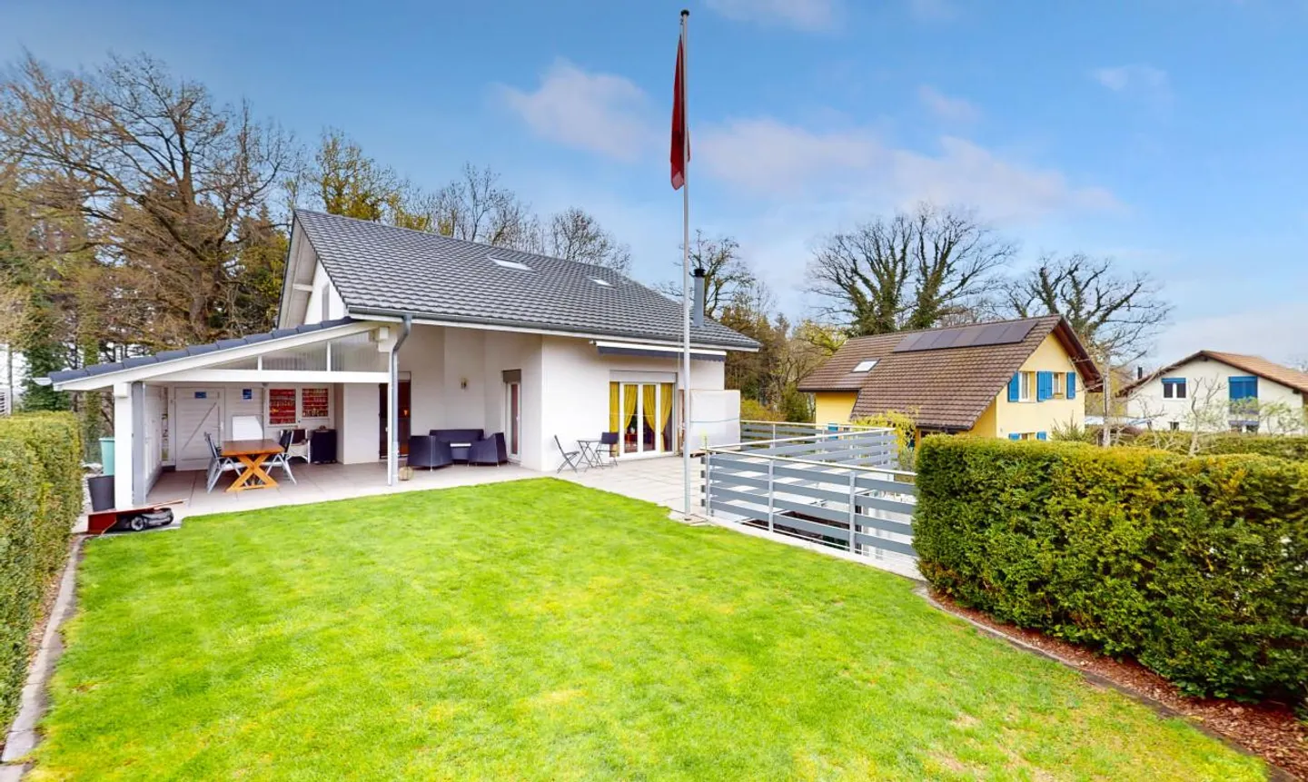 Corjolens: large 6.5-room villa with independent 2.5-room - Photo 1 of 13